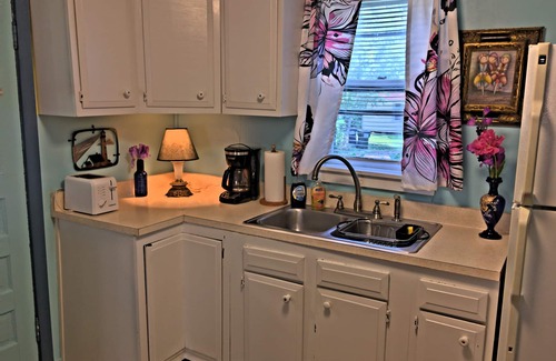 Malletts Bay Cottage | Causeway Bike Path steps away with Water access and Kayaks.