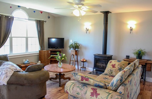 Cavendish House | Cavendish Beach Cottage - close to beaches, attractions and restaurants