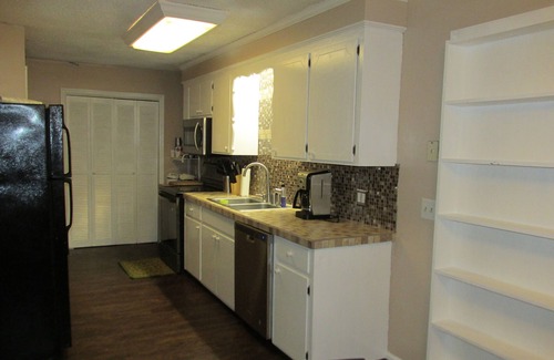 Cayce House | Cayce Charm Minutes to Downtown Columbia