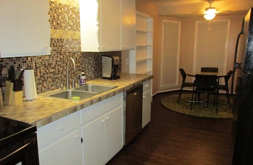 Cayce House | Cayce Charm Minutes to Downtown Columbia