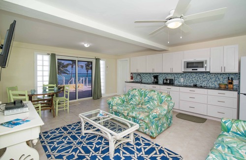 Colliers Bay Villa | Cayman Snuggle Beach - 1 OR 2 Bedrooms right on the Beach!