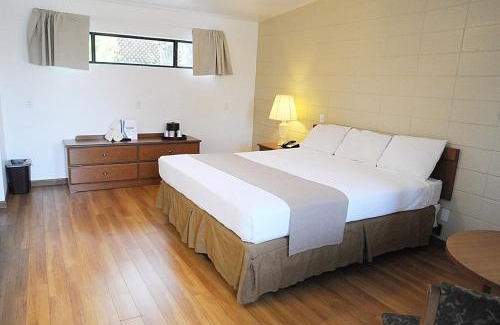 Cathedral City Cove Resort | CCBC Resort Hotel - A Gay Men's Resort