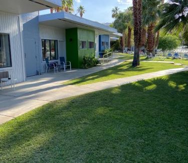 Cathedral City Cove Resort | CCBC Resort Hotel - A Gay Men's Resort
