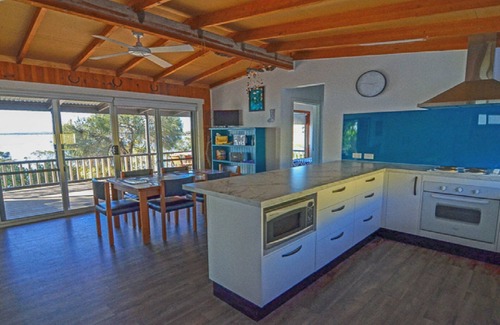 Lake Wangary House | CDC-625 is a fantastic original Coffin Bay Shack C
