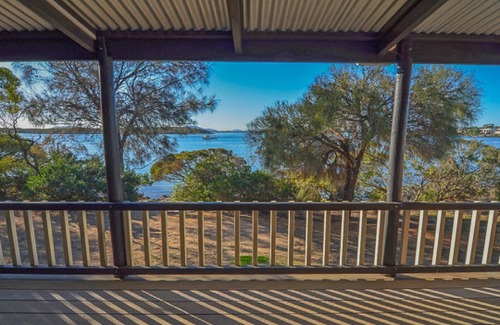 Lake Wangary House | CDC-625 is a fantastic original Coffin Bay Shack C