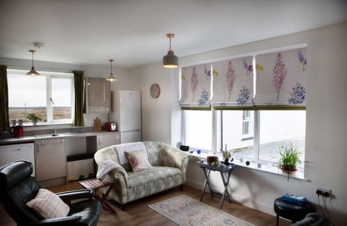 South Uist Cottage | CEANNARD COTTAGE, pet friendly in Daliburgh, Isle Of South Uist