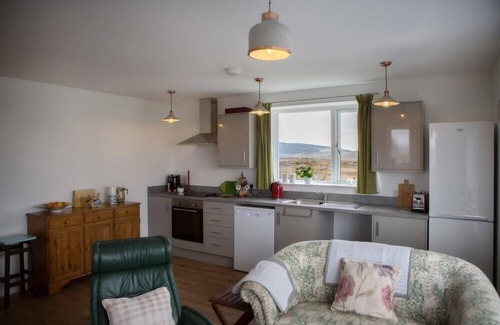 South Uist Cottage | CEANNARD COTTAGE, pet friendly in Daliburgh, Isle Of South Uist