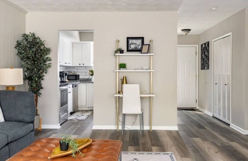 Heath Apartment | Cedar and Oak - 2 BR, King Beds, Patio