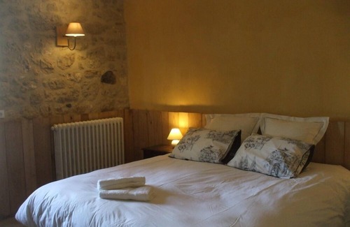 Clermont-Dessous Hotel | Cedar B & B nestled in a small valley, recently renovated