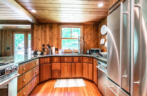 Port Colborne House | Cedar Bay Beachfront Paradise