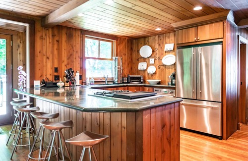 Port Colborne House | Cedar Bay Beachfront Paradise