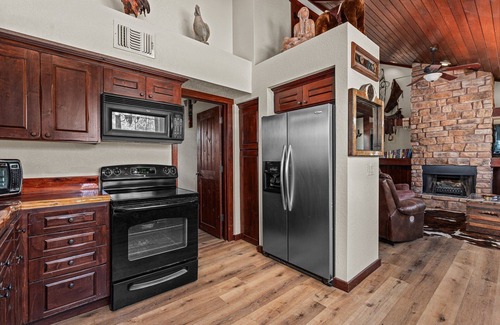 Fredericksburg House | Cedar Bliss | Pet-friendly | Firepit | Relaxing