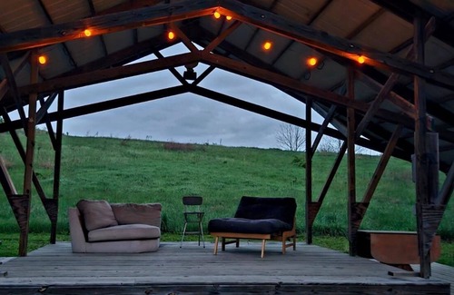 Hartsburg House | Cedar Bungalow - Peaceful & Relaxing Glamping Farm Getaway