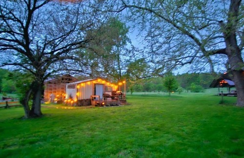 Hartsburg House | Cedar Bungalow - Peaceful & Relaxing Glamping Farm Getaway