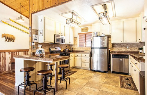 Sugarloaf Cabin | Cedar Cabin A: Hot Tub, EV Charger, Sugarloaf Walking Trails