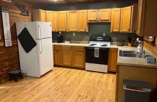 Russellville Cabin | Cedar Cabin With Stunning View Sleeps 4+