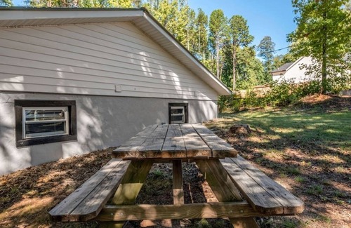Westport House | "Cedar Cottage"- Comfort & Style Near Lake Norman
