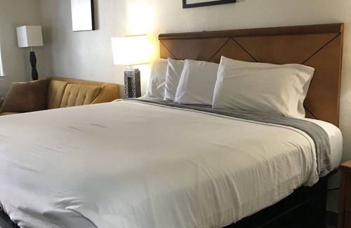 Bertram Hotel | Cedar Creek Inn