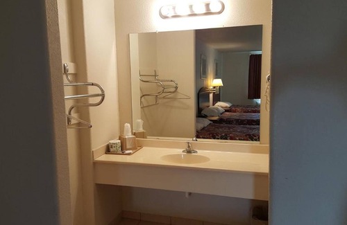 Bertram Hotel | Cedar Creek Inn