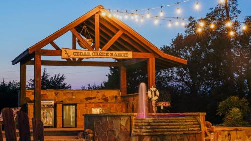 Kemp House | Cedar Creek Ranch-Pool, Lrg Grp, Minutes from Lake