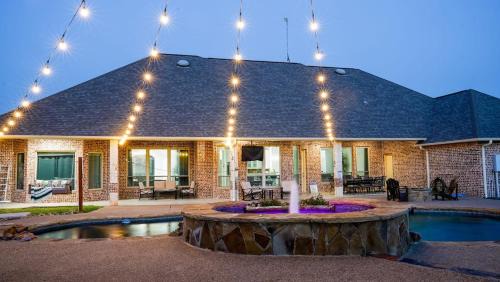 Kemp House | Cedar Creek Ranch-Pool, Lrg Grp, Minutes from Lake