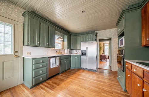 Abilene House | Cedar Crest Cottage, Charming 3-bedroom cottage near ACU, HSU, and downtown