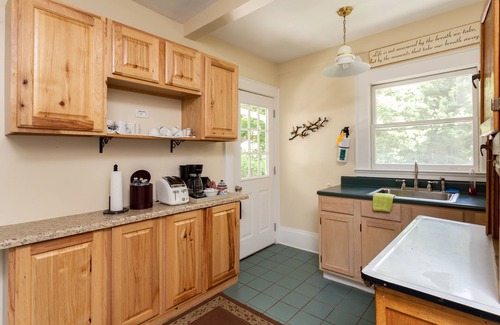 Kenilworth Bed & Breakfast | Cedar Crest Inn