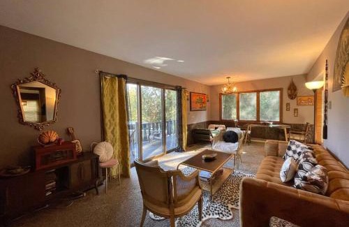 Algoma House | Cedar Downs Cabin S Door CTY