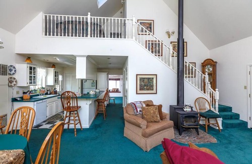 Mariposa House | Cedar Haven - A Hiker's Retreat