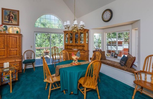 Mariposa House | Cedar Haven - A Hiker's Retreat