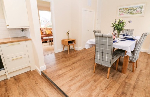 Chesterfield Cottage | CEDAR HOLME, pet friendly, with a garden in Wingerworth