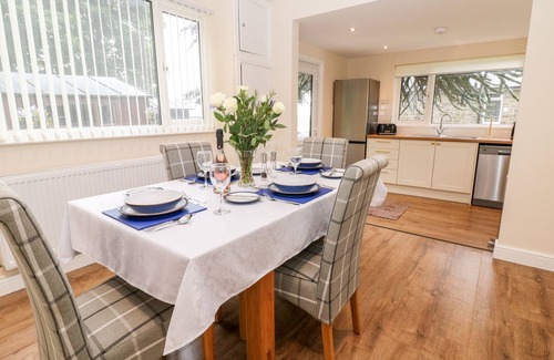 Chesterfield Cottage | CEDAR HOLME, pet friendly, with a garden in Wingerworth