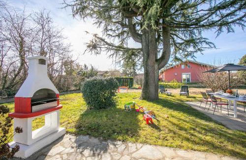 Angera House | Cedar House Villa Few Minutes From Lake - Happy Rentals