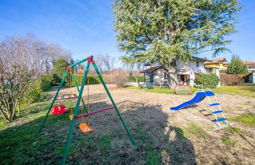 Angera House | Cedar House Villa Few Minutes From Lake - Happy Rentals