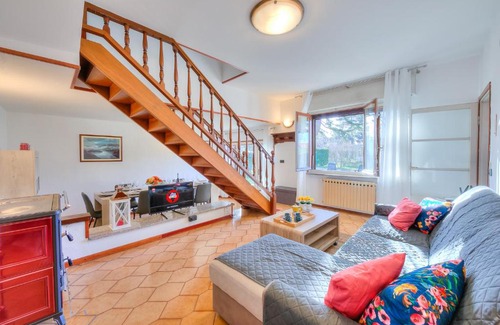 Angera House | Cedar House Villa Few Minutes From Lake - Happy Rentals