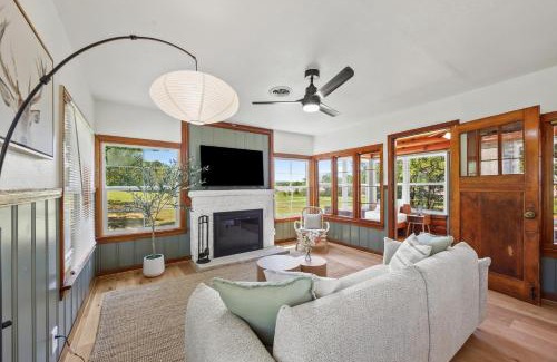 Madill Other | Cedar Nest - Lakefront Cabin Retreat