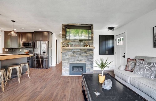 Tichigan House | Cedar Point Retreat-Hot tub, Kayaks, Ice Fishing