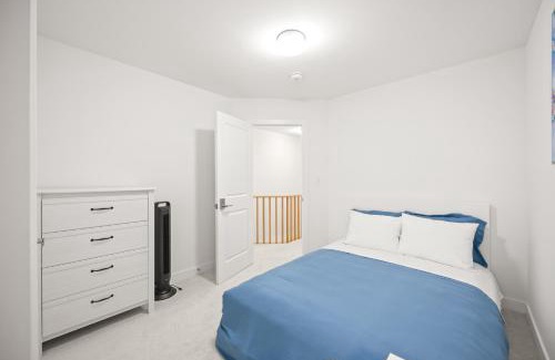 Bendale House | CEDAR Private Double Room with 2-Shared Bathrooms and a Balcony in Toronto, ON, Canada