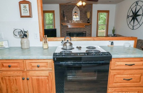 Peters Creek Cottage | Cedar Run Cottage by BMG