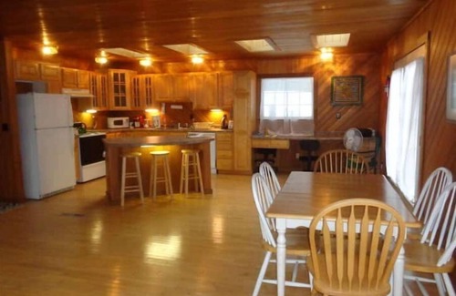 Montpelier Apartment | Cedar Sweet Apartment