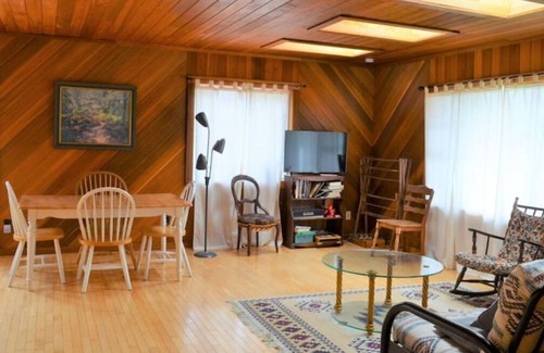 Montpelier Apartment | Cedar Sweet Apartment
