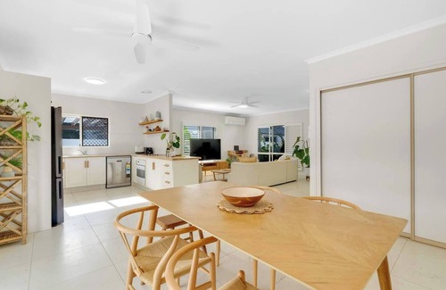 Palm Cove Apartment | Cedar Villa A Designer Pool House by the Beach