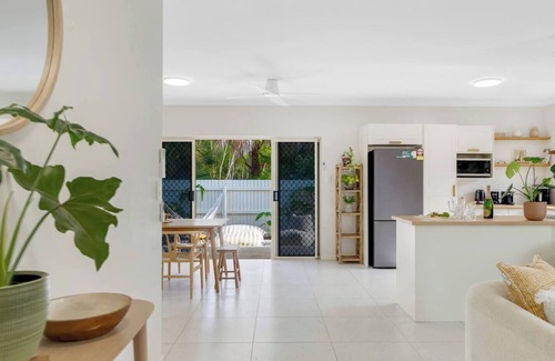 Palm Cove Apartment | Cedar Villa A Designer Pool House by the Beach