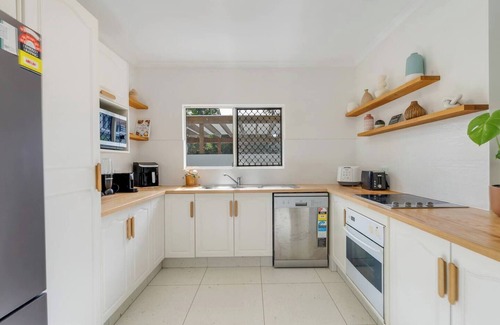 Palm Cove Apartment | Cedar Villa A Designer Pool House by the Beach