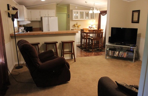 Centralia House | Cedar Villa - *Weekly / *Monthly Discounts