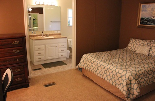 Centralia House | Cedar Villa - *Weekly / *Monthly Discounts