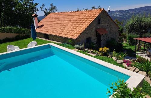 Sever do Vouga Ski Chalet | Cedrim Hillside