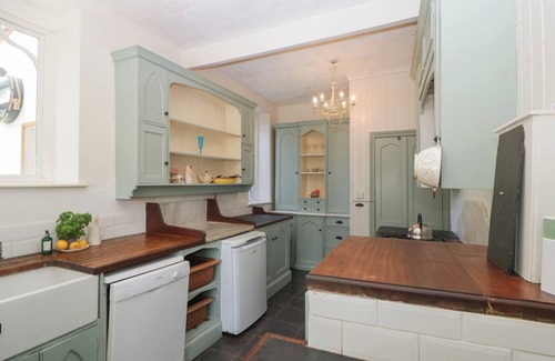 Llangattock Lingoed Cottage | CEFN CAMPSTONE, pet friendly, with open fire in Abergavenny