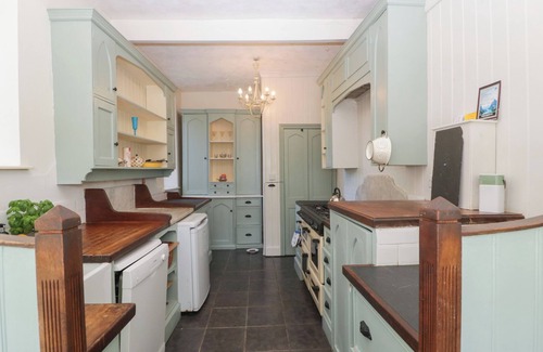 Llangattock Lingoed Cottage | CEFN CAMPSTONE, pet friendly, with open fire in Abergavenny