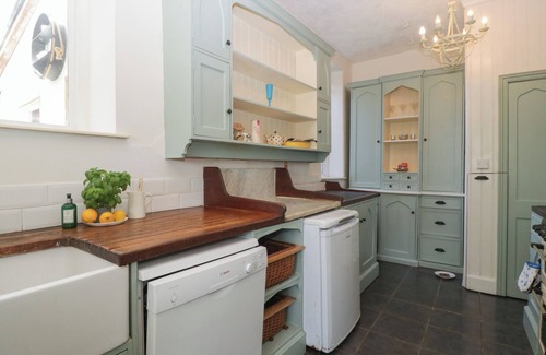 Llangattock Lingoed Cottage | CEFN CAMPSTONE, pet friendly, with open fire in Abergavenny